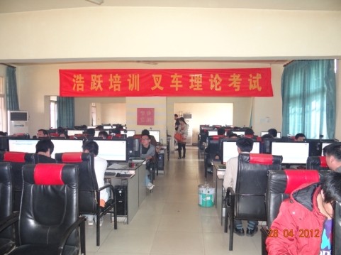 常州學叉車的學校.jpg 常州學叉車的學校.jpg